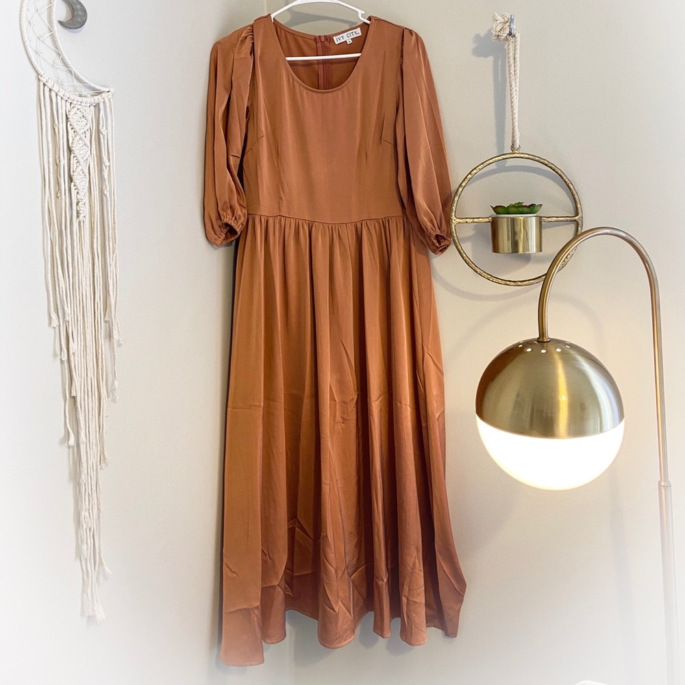 ✨Rose Gold IvyCity Midi-Dress✨